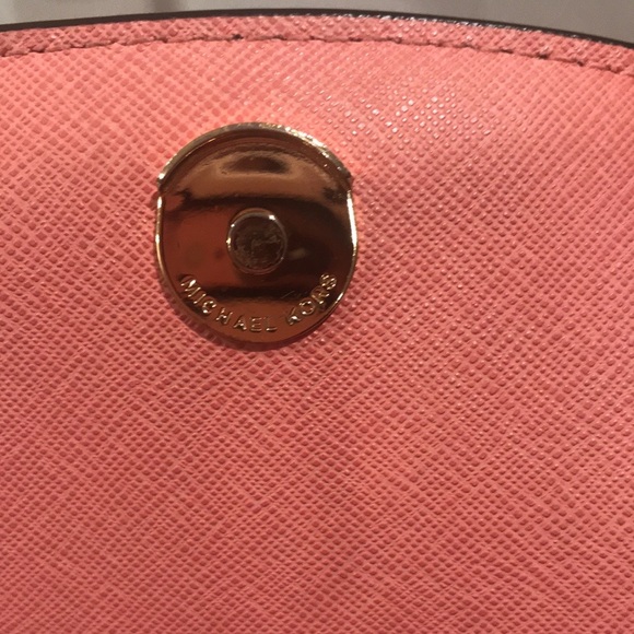 Authentic Michael Kors Two Toned Purse - Picture 13 of 15